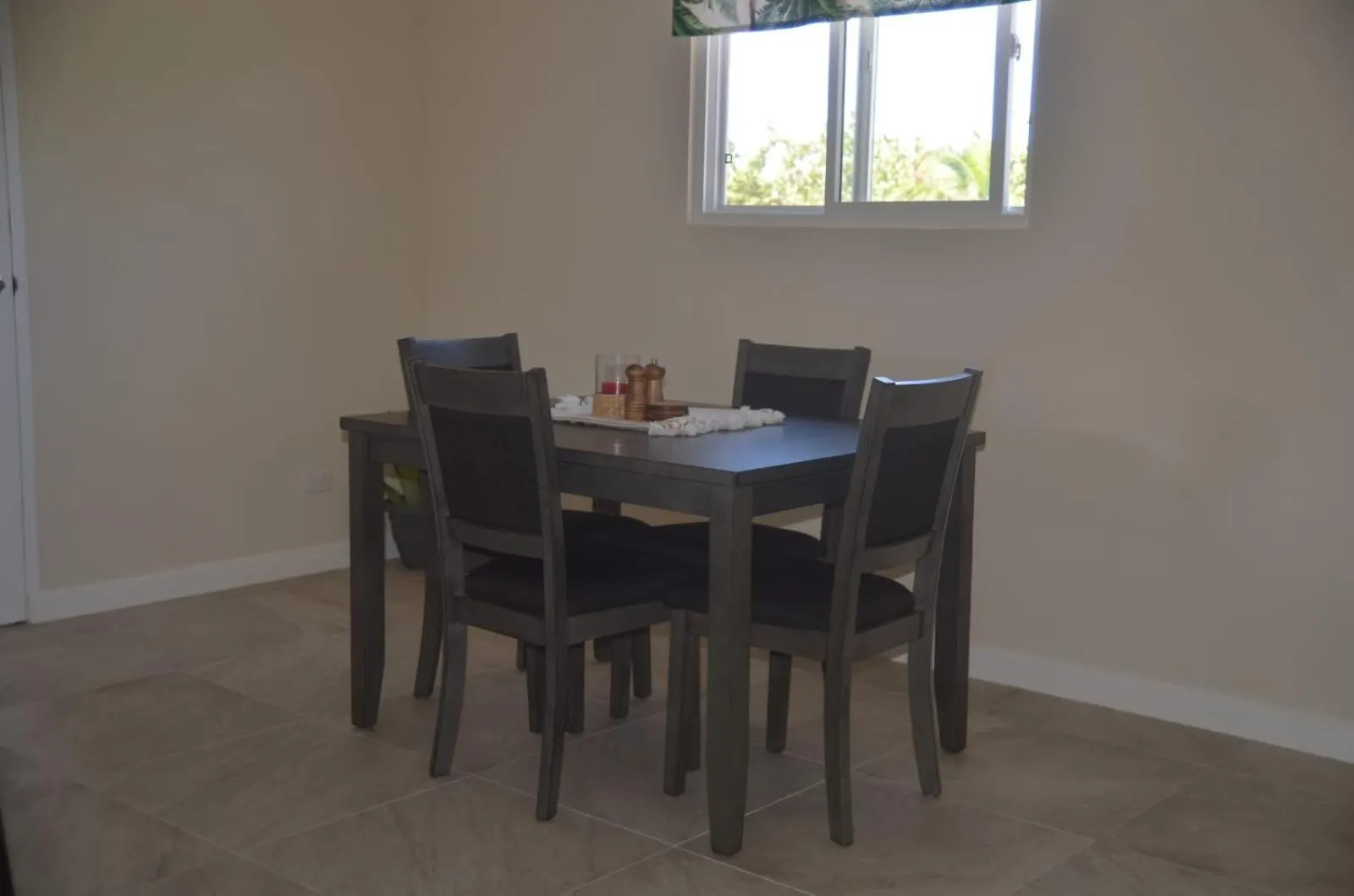 Ixoras Beach Apartments 세인트 피터